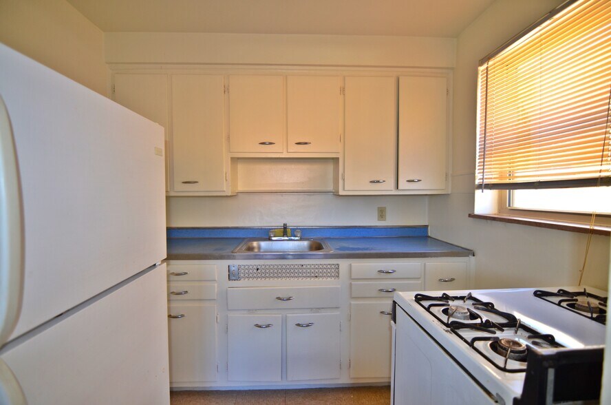 Building Photo - 6609 Bantry Ave