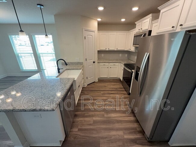 Building Photo - 4417 Village Oak Ln