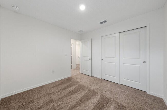 Building Photo - 2814 Raindrop Run St