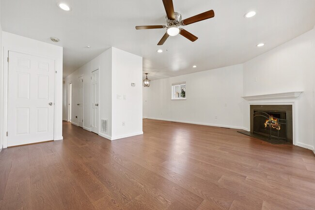 Building Photo - 75 Cos Cob Ave