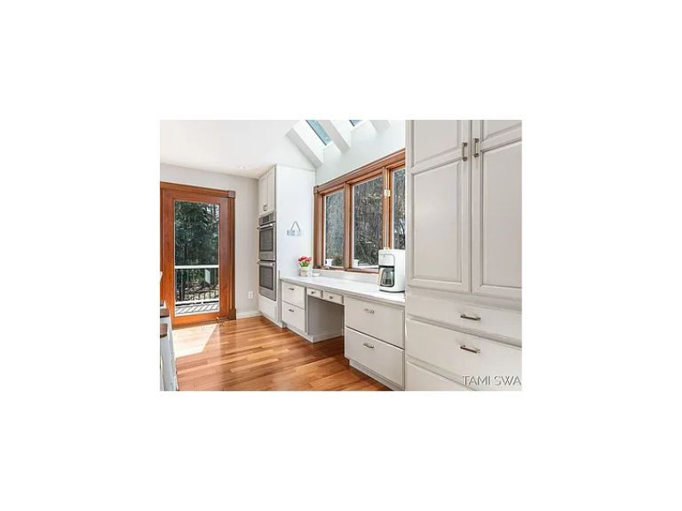 Kitchen - 17756 Brucker St