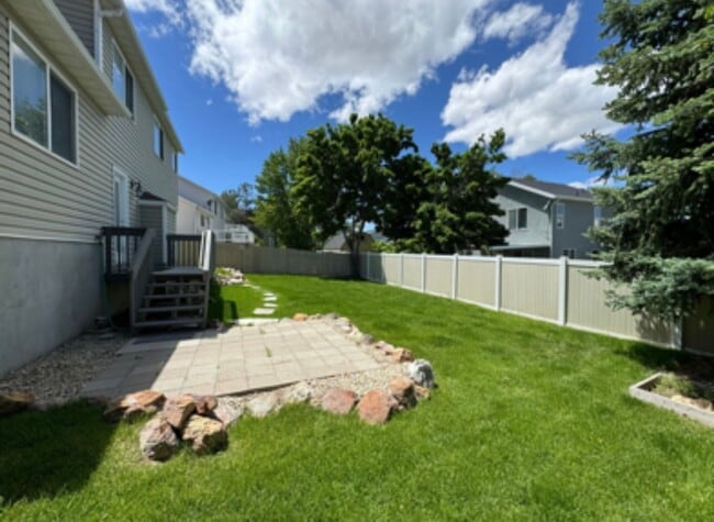 Building Photo - Gorgeous Four Bedroom Home, 2600 sq. ft., ...