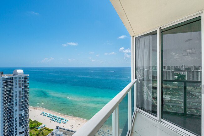 Building Photo - 16699 Collins Ave