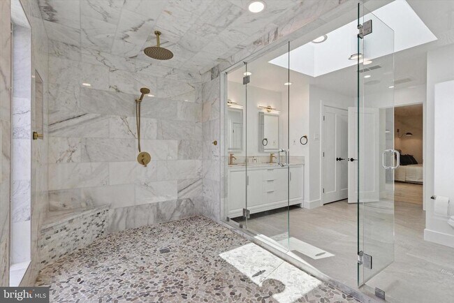 Building Photo - 1220 Valley Rd