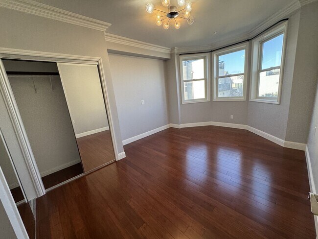 Building Photo - 1334 Anza St