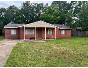Building Photo - Charming 3 Bedroom 2 Bath in Berkshire Hills