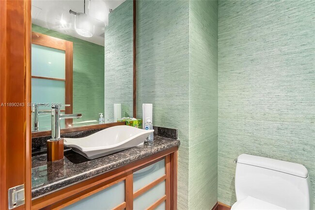 Building Photo - 2110 N Ocean Blvd