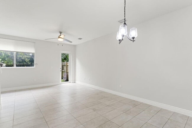 Building Photo - 1110 NE 1st Ave.