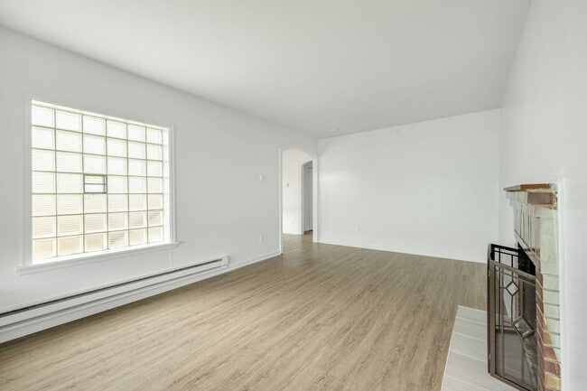Building Photo - 2bd/1ba Seattle Home