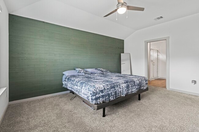 Building Photo - 302 Dusty Bridle Ln