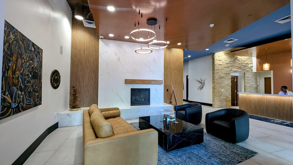 Building Photo - 310 S 4th St