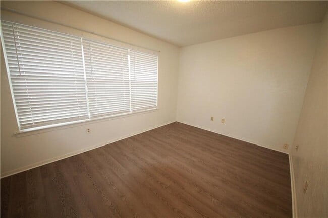 Building Photo - 3206 Spaniel Dr