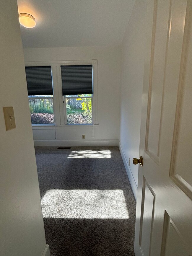 Building Photo - BRIGHT, SPACIOUS HOME IN PRIME SANTA CRUZ ...