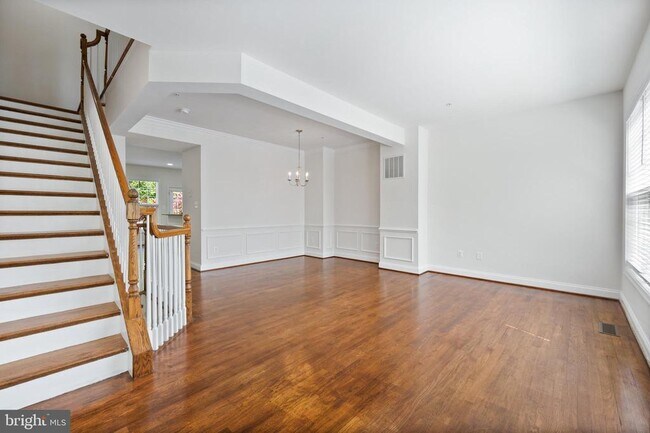 Building Photo - 8342 Broderick Cir