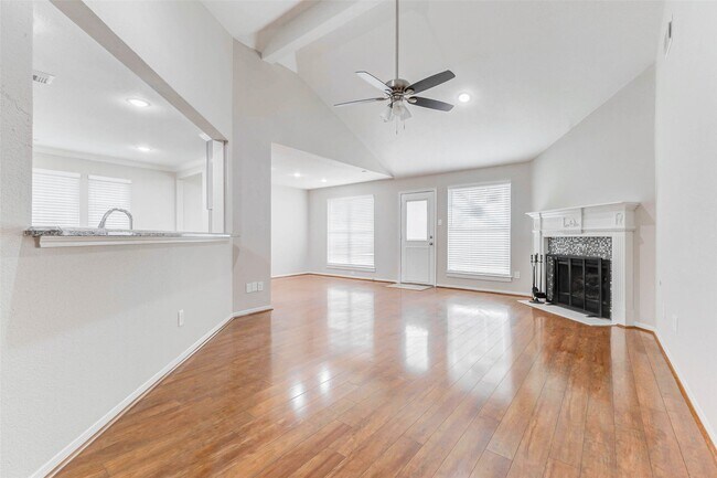 Building Photo - 2410 Clear Ridge Dr