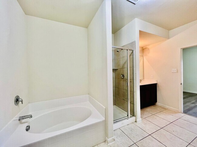 Building Photo - 6233 White Jade Dr