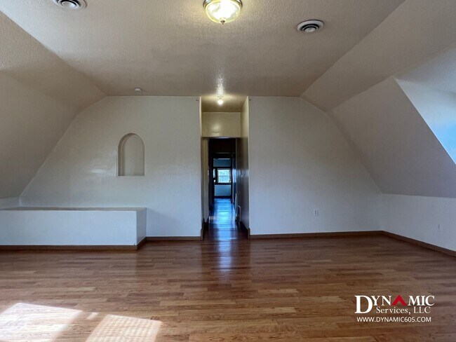 Building Photo - 641 S Dakota Ave