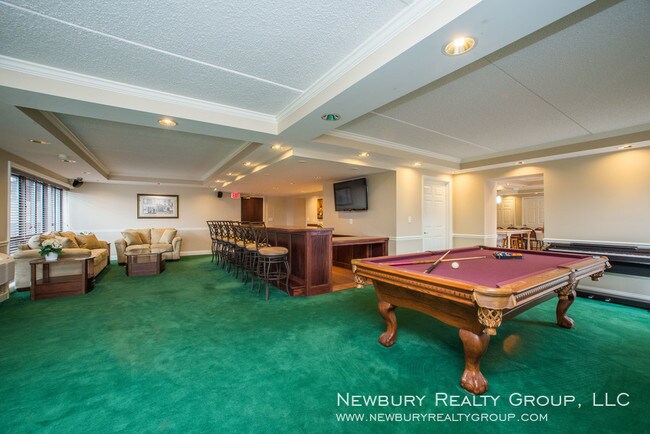 Building Photo - Stunning Two-Bedroom Apartment