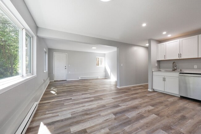 Building Photo - Renovated Basement level unit - West Linn, OR