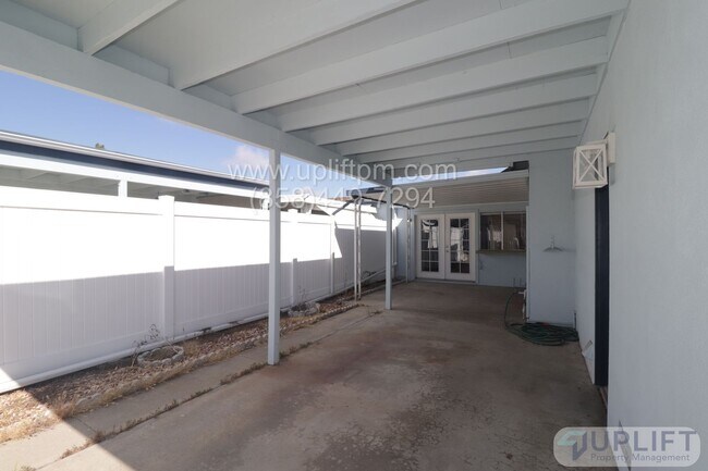Building Photo - 2 Bedroom 1.5 Bath Home in 55+ Community