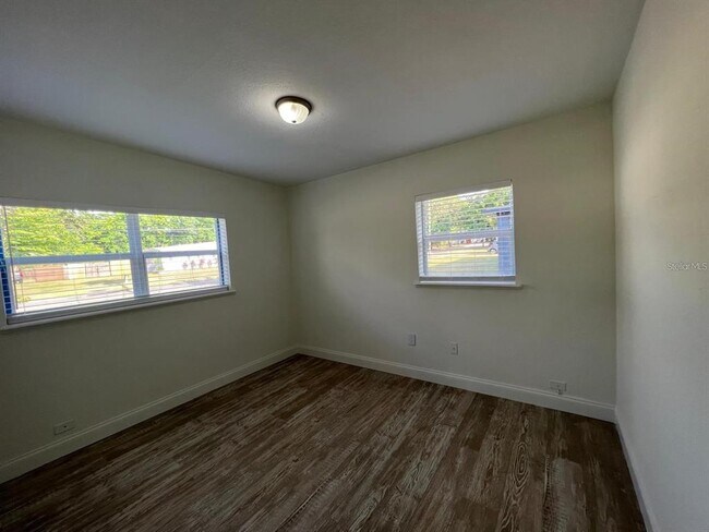 Building Photo - 5037 Lake Howell Rd