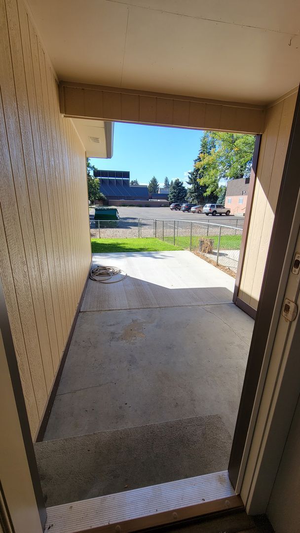 Building Photo - 2 Bdrm Duplex