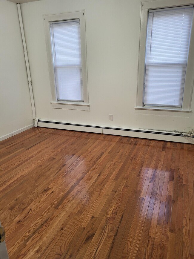 Building Photo - 89 W 21st St