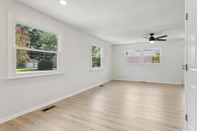 Building Photo - 13A Colberts Ln