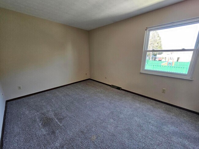 Building Photo - 5013 Godown Rd