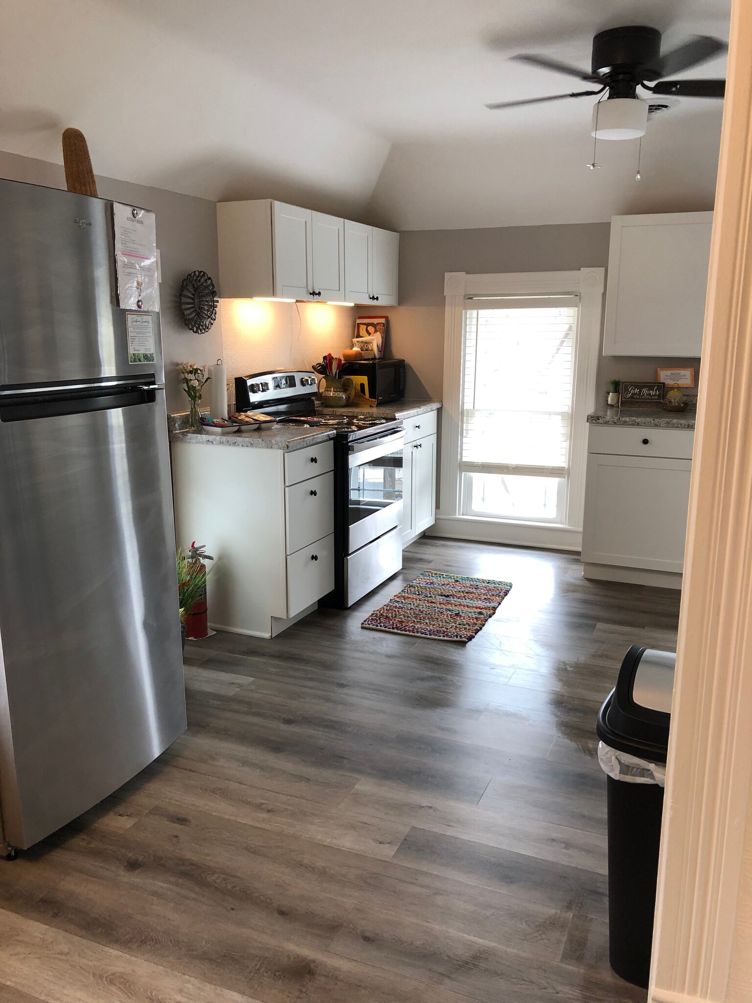 Large kitchen - 1216 Central Ave
