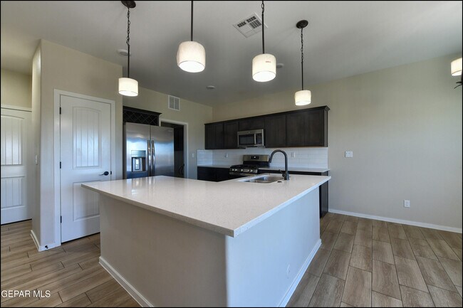 Building Photo - 516 Logwood Ave