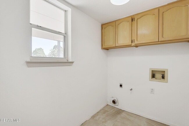 Building Photo - 4620 Loma De Cobre Dr