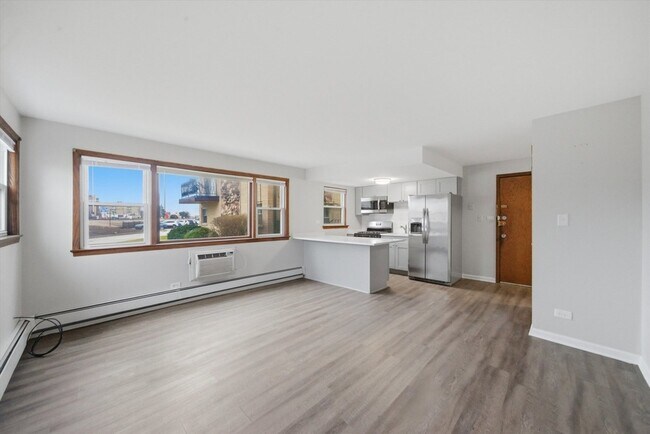 Building Photo - 7709 W Marwood Ave