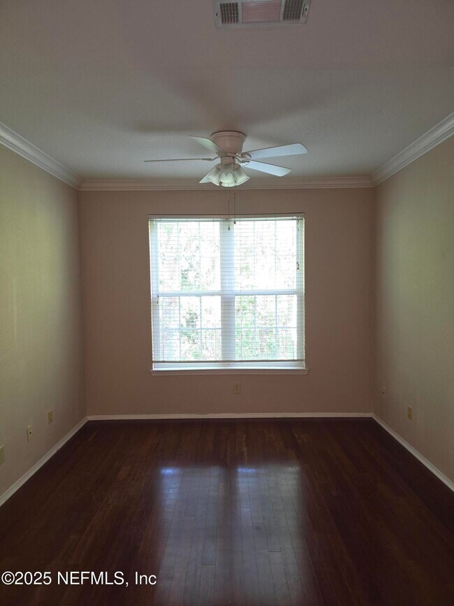 Building Photo - 13810 Sutton Park Dr N