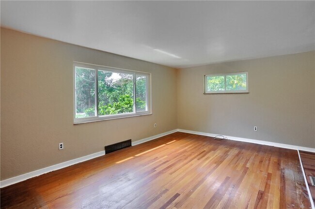 Building Photo - 194 Woodridge Dr