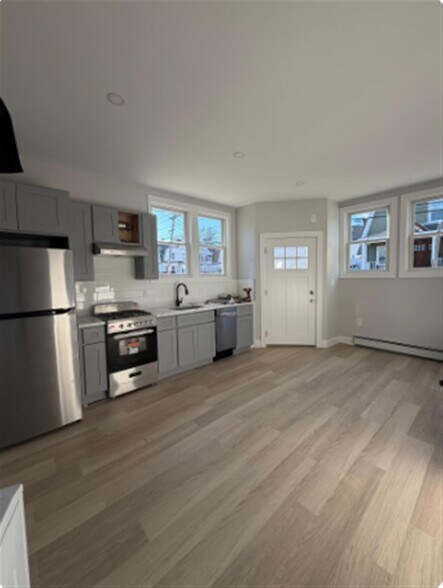 Building Photo - 105 Winthrop St