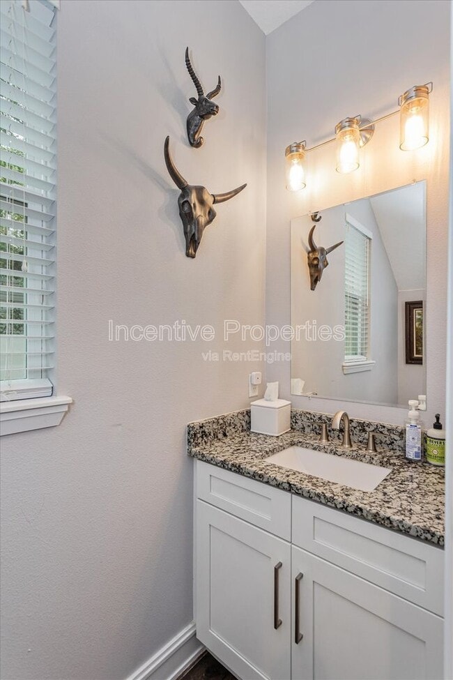 Building Photo - 109 E Evans St