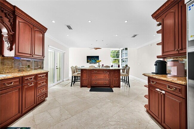 Building Photo - Southwest 111th Terrace, Miami, FL 33176 -...