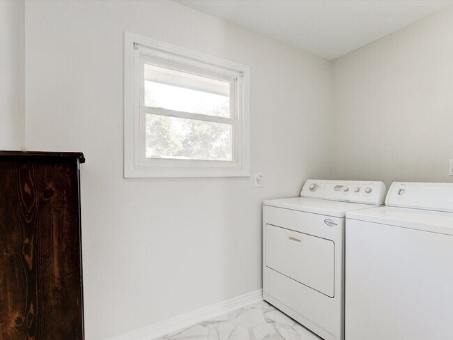 Building Photo - 3511 Corto Ave