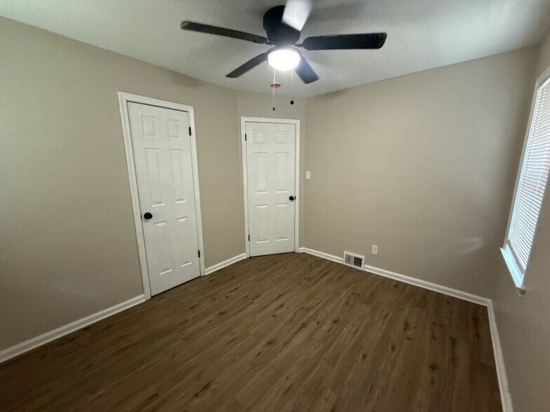Building Photo - Fully Renovated 3-Bedroom Home – Move-In R...