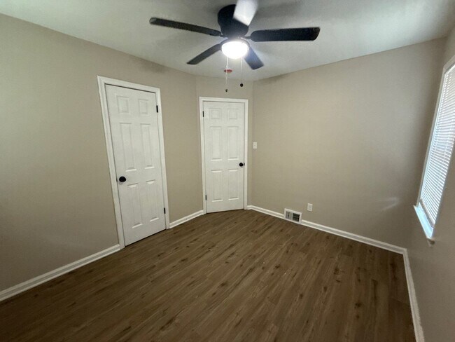 Building Photo - Renovated 3-Bedroom Home – We Welcome Sect...