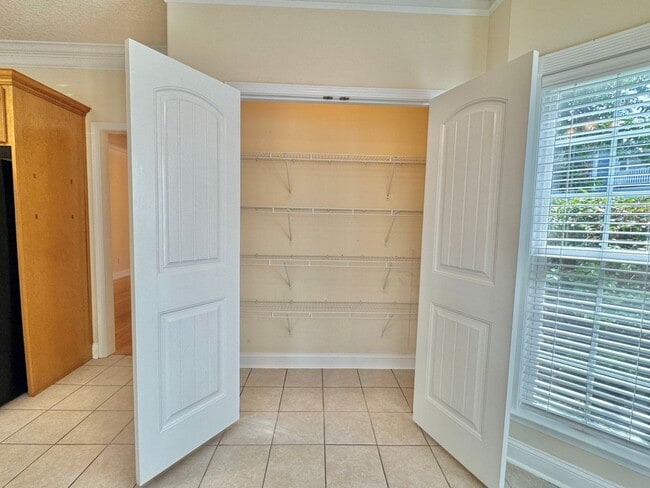 Building Photo - AVAILABLE MID-APRIL 2026! (No Pets)