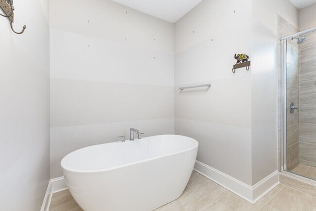 Building Photo - Exclusively Offered by Muse Realty Rentals...