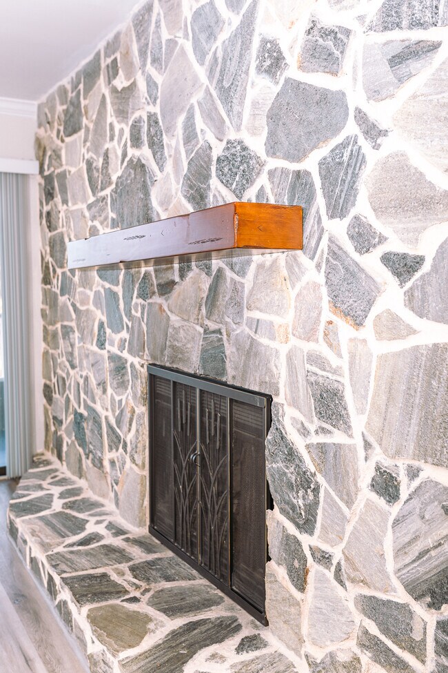 Building Photo - 9808 Emerald Point Dr