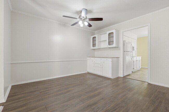 Building Photo - 7600 Burgoyne Rd