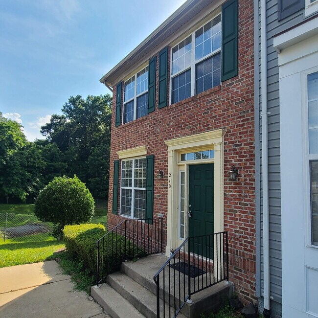 Building Photo - 210 Hillside Ct