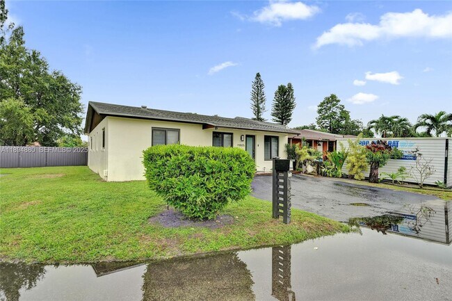 Building Photo - 19805 NW 28th Ct