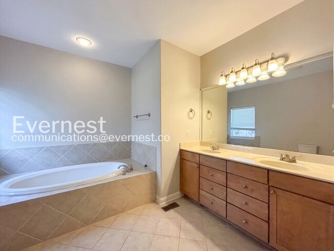Building Photo - 3-Bed/2-Bath Home with Fireplace and 2-Car Garage/Available Now!