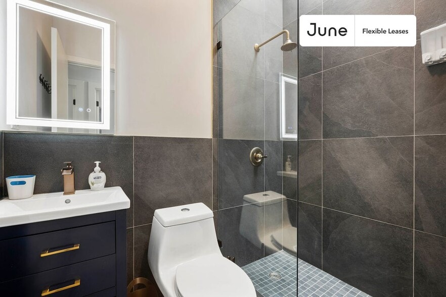 Building Photo - Cute Private ROOM in Flatbush