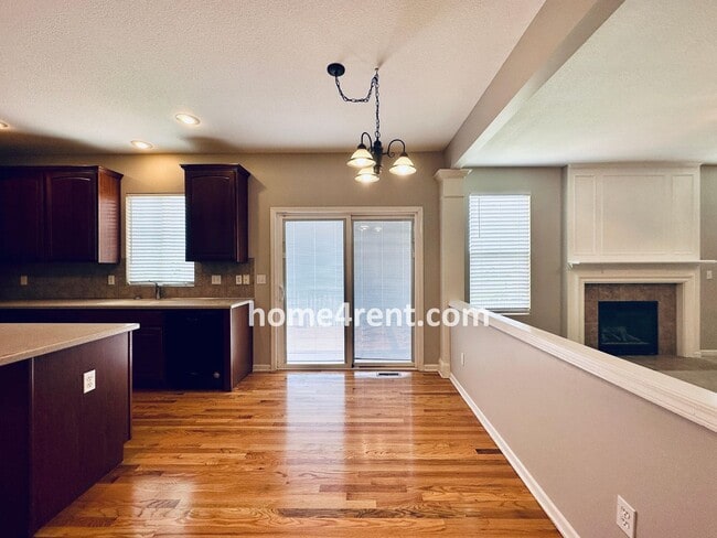 Building Photo - Wood Floors, Open Layout, Plenty of Natura...